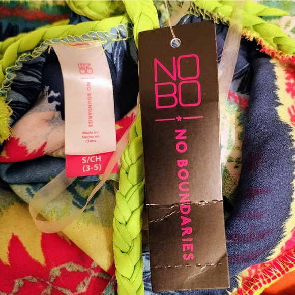 NWT No Boundaries Women's Vibrant Tribal Top SZ Small - Picture 2 of 3